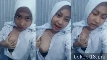 Abg Hijab SMA Pamer Nenen Di Toilet Sekolah