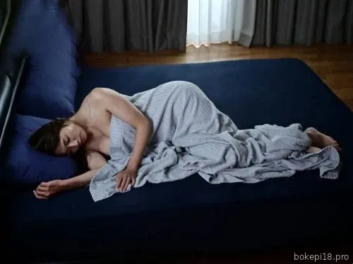 GMA-046 Ayah sering melakukan perjalanan bisnis dan anak laki-lakinya tinggal di rumah untuk membantu ibu bahagia