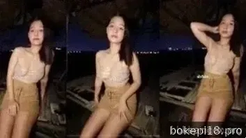 Bokep Cewek Cantik Tapi Mau Diajak Ngewe di Gubuk Malem- Malem