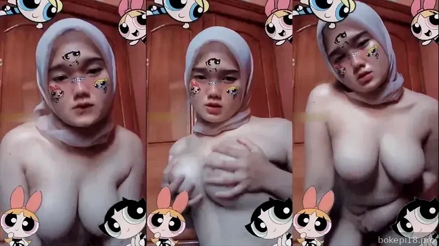 Bokep Indo ABG Hijab Remas Susunya Sambil Desah
