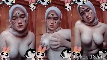 Bokep Indo ABG Hijab Remas Susunya Sambil Desah