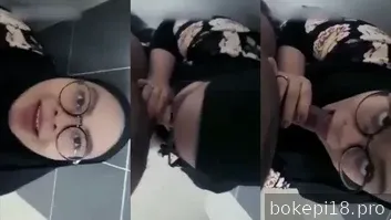 Bokep Pacar Berjilbab Nyepong Di Toilet Mall
