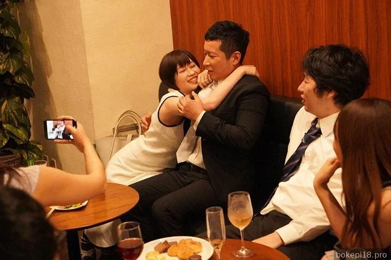 SSNI-878 Mengirim istri saya ke reuni kelas dan suami saya menjadi lebih tinggi 20cm