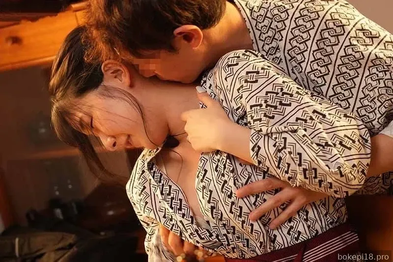 Sang istri meminta suaminya untuk melakukan perjalanan bersama perusahaan dan itu berakhir