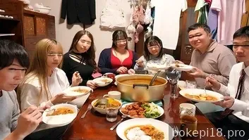 Kehidupan sehari-hari di sebuah rumah kecil dengan gadis-gadis cantik