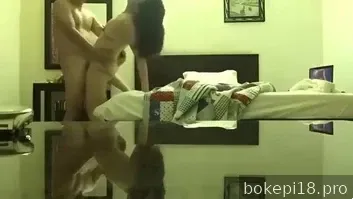 Pergi ke motel dengan gadis pesawat baru yang kutemui di bar