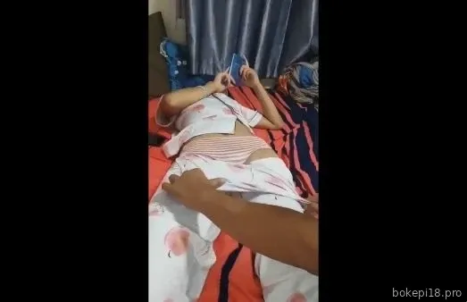 Di Pelorotin Dulu Celananya Biar Mau Ngentot