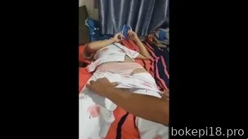 Di Pelorotin Dulu Celananya Biar Mau Ngentot