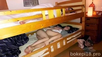 Sialan adik kekasihku dalam tidurnya...