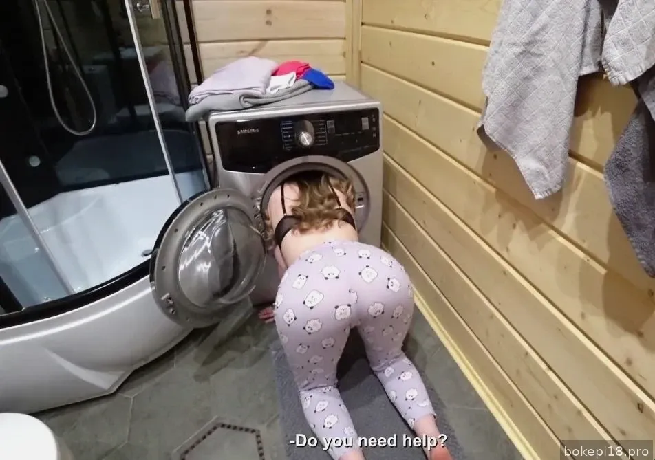 Sialan saudara tirinya terjebak di mesin cuci