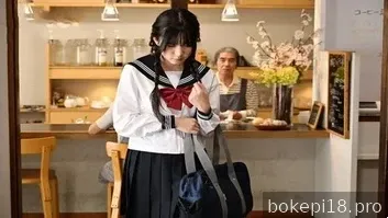 Seorang siswi yang bekerja paruh waktu bertemu dengan seorang manajer mesum