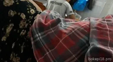 Dia harus berpuasa sepanjang minggu sehingga dia meniduri istrinya di siang hari saat anak-anaknya sedang bermain