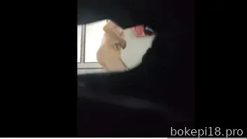 Diam-diam merekam adikku yang baru menginjak usia 18 tahun