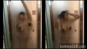 Mandi bersama adik pesawat