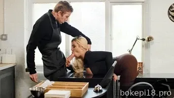 Bekerja lembur dengan atasan Anda setelah bekerja