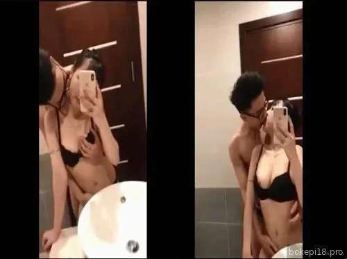 Cinta manis untukmu di depan cermin